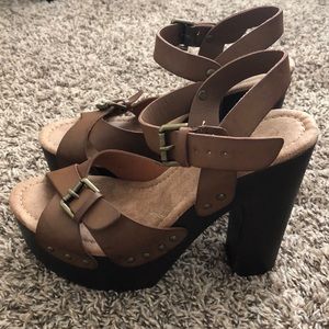 Candie’s cognac block heel shoes size 7
